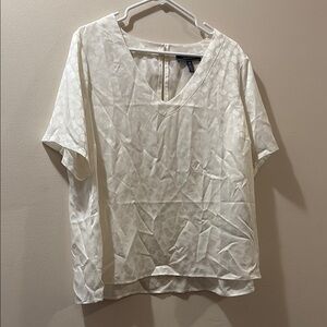 ModCloth NWT White V-Neck Short Sleeve Blouse - size 1X - polkadot pattern